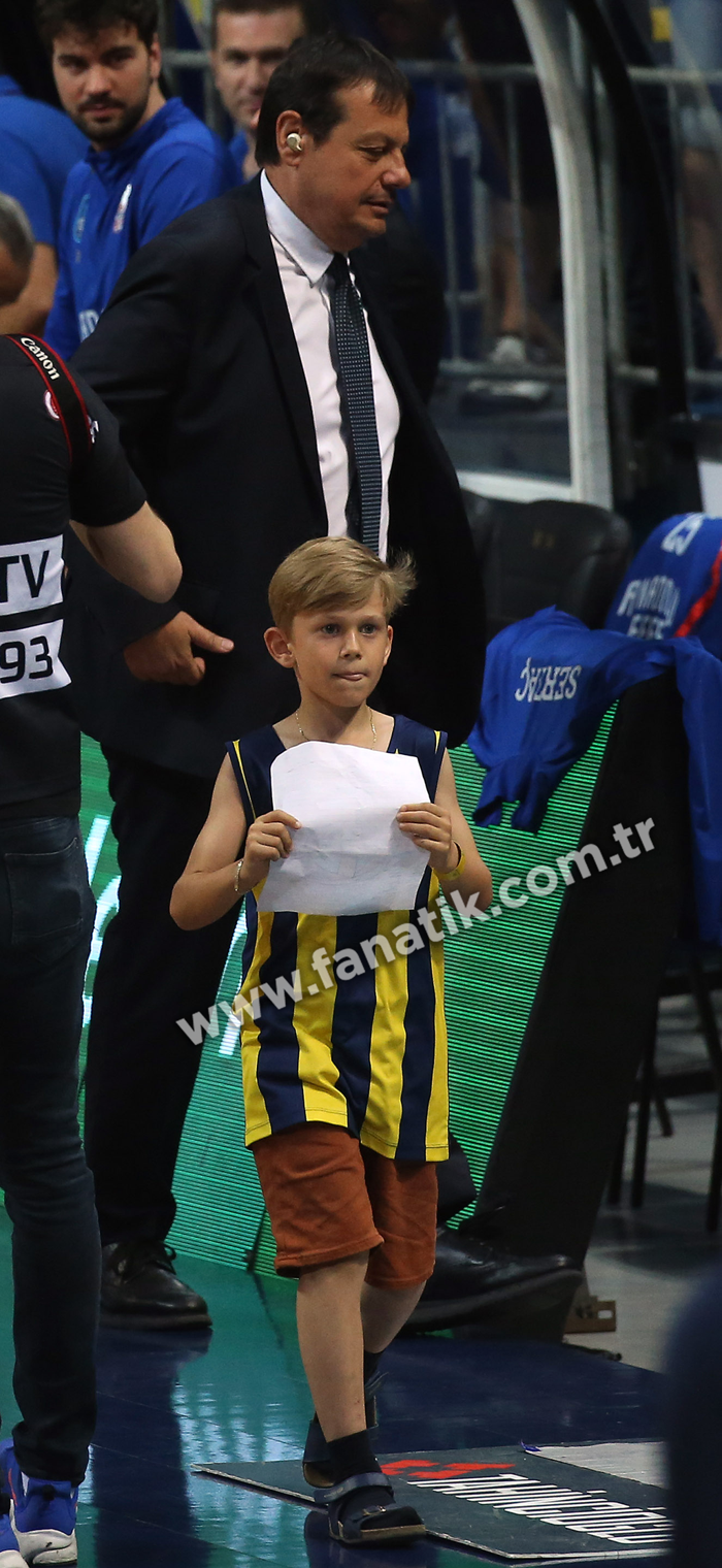 Fenerbahçe Beko - Anadolu Efes maçından ekrana yansımayanlar