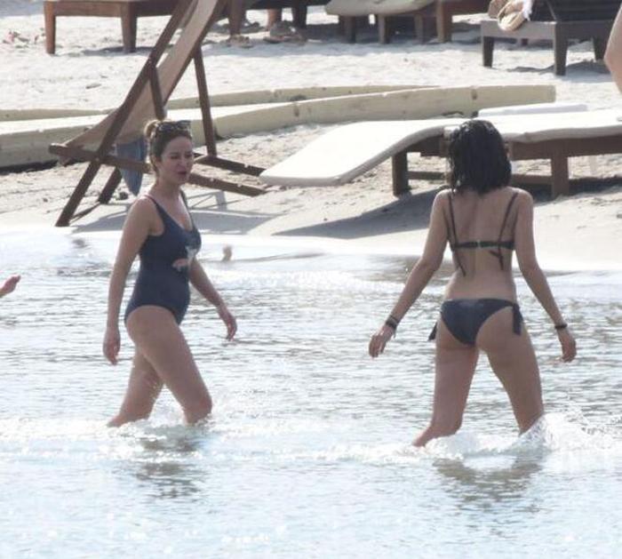 Oğuzhan Özyakupun kardeşi Şermin, Melisa Aslı Pamukla tatile çıktı