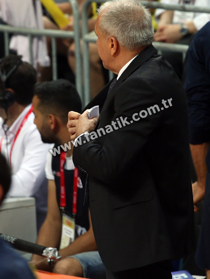 Fenerbahçe Beko - Anadolu Efes maçından ekrana yansımayanlar