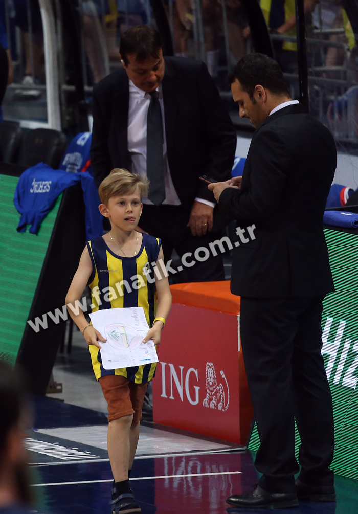 Fenerbahçe Beko - Anadolu Efes maçından ekrana yansımayanlar