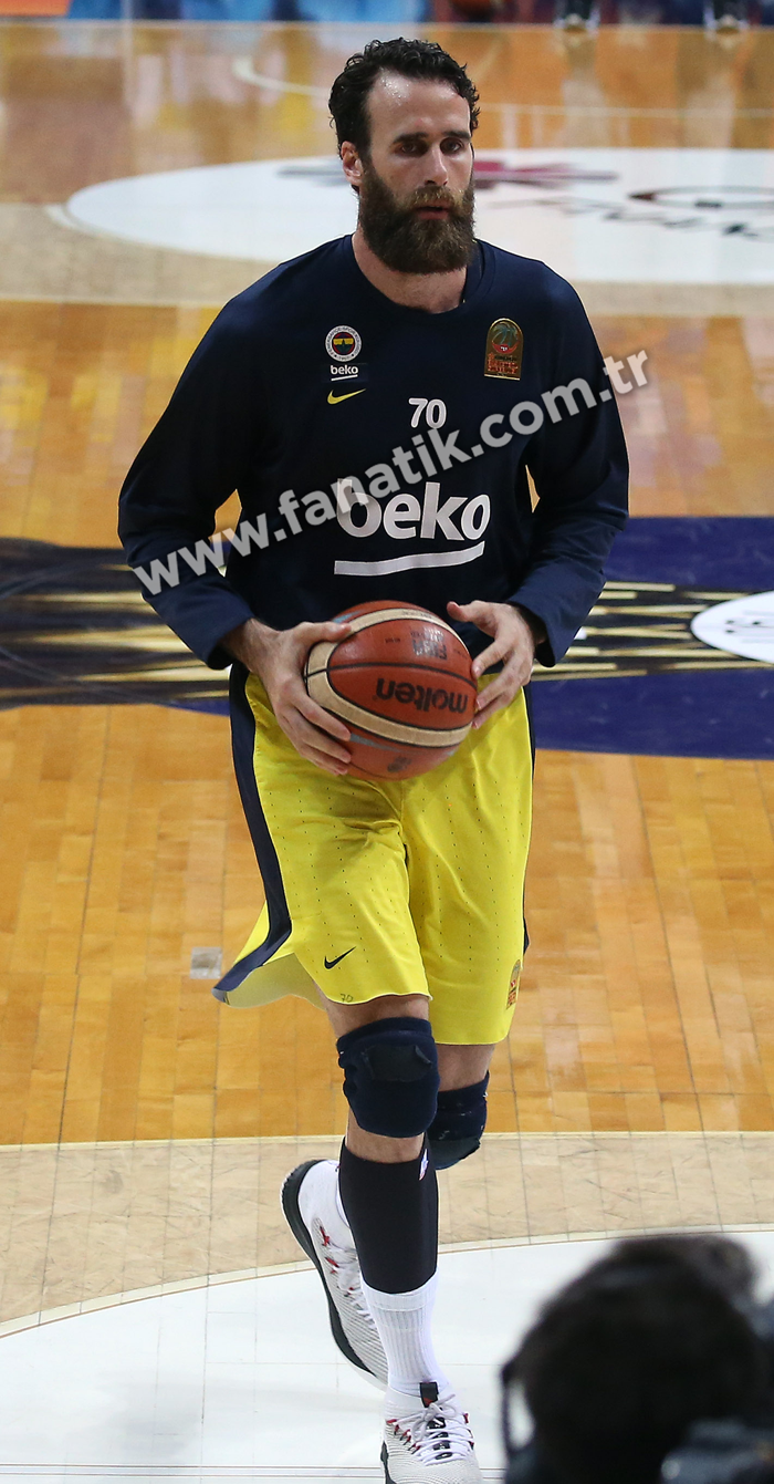 Fenerbahçe Beko - Anadolu Efes maçından ekrana yansımayanlar