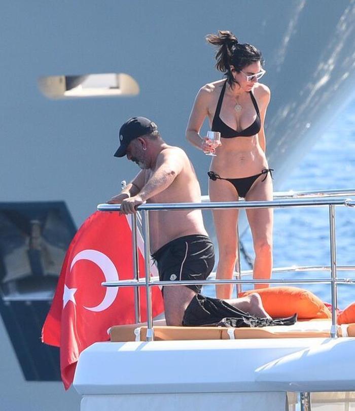 Cem Yılmaz ve Defne Samyeli Bodrum sezonunu açtı
