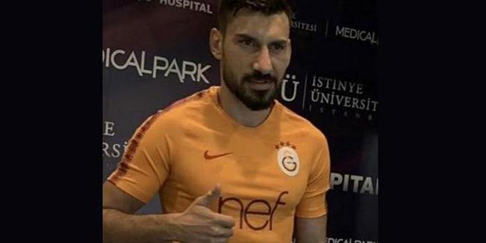 Şener Özbayraklı - Sağ Bek - Kulüpsüz