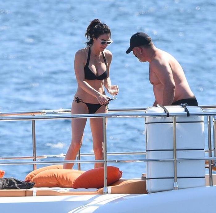 Cem Yılmaz ve Defne Samyeli Bodrum sezonunu açtı