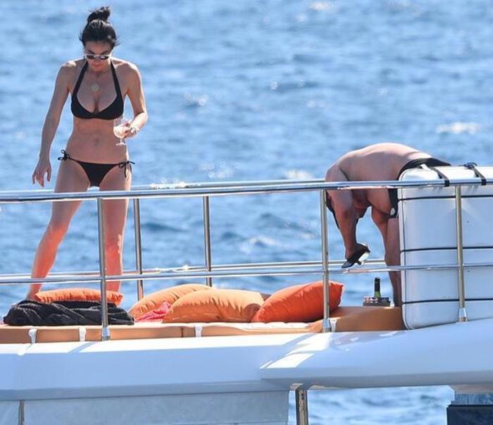 Cem Yılmaz ve Defne Samyeli Bodrum sezonunu açtı