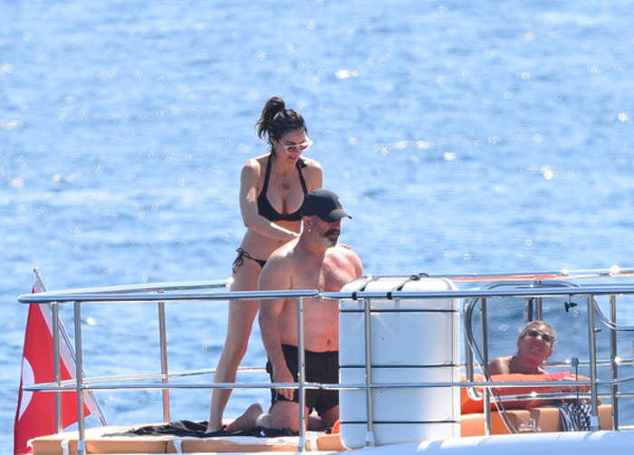 Cem Yılmaz ve Defne Samyeli Bodrum sezonunu açtı