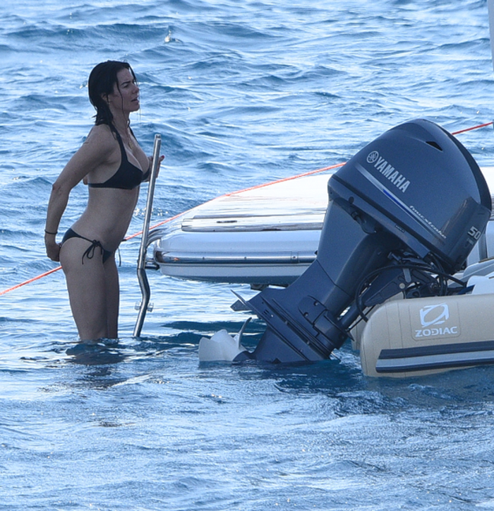 Cem Yılmaz ve Defne Samyeli Bodrum sezonunu açtı