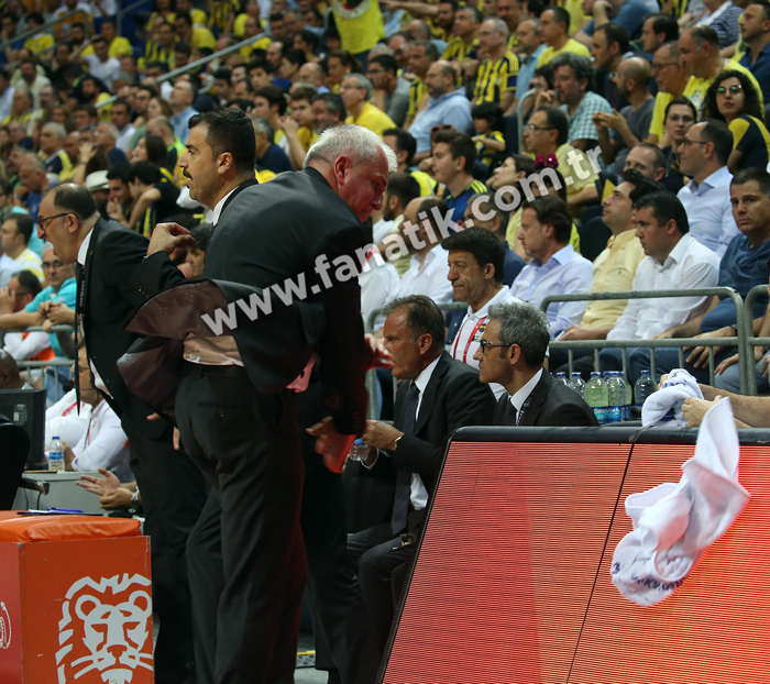 Fenerbahçe Beko - Anadolu Efes maçından ekrana yansımayanlar