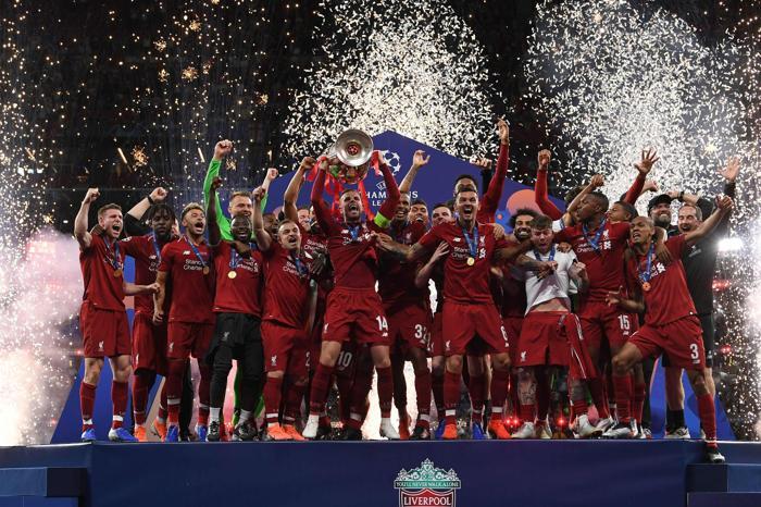 Liverpool şampiyon oldu Jürgen Klopp ve Salah gözyaşlarına hakim olamadı