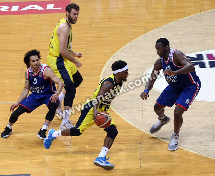 Fenerbahçe Beko - Anadolu Efes maçından ekrana yansımayanlar