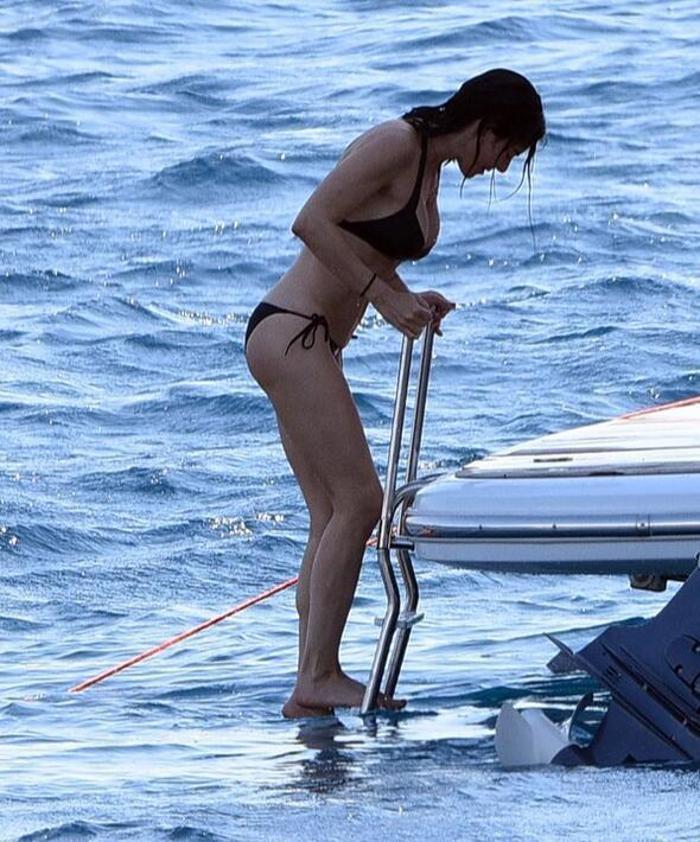 Cem Yılmaz ve Defne Samyeli Bodrum sezonunu açtı