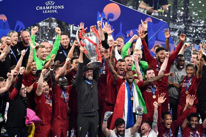 Liverpool şampiyon oldu Jürgen Klopp ve Salah gözyaşlarına hakim olamadı
