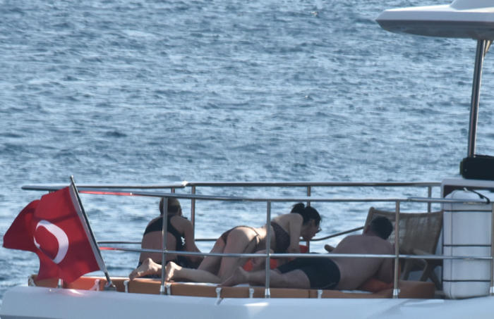 Cem Yılmaz ve Defne Samyeli Bodrum sezonunu açtı