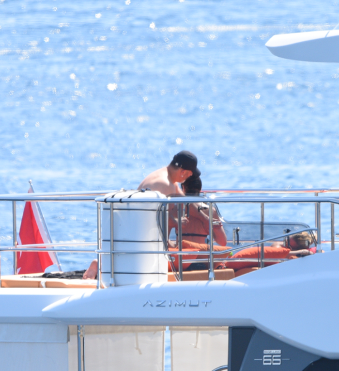 Cem Yılmaz ve Defne Samyeli Bodrum sezonunu açtı