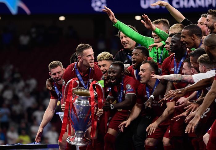 Liverpool şampiyon oldu Jürgen Klopp ve Salah gözyaşlarına hakim olamadı