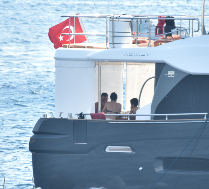 Cem Yılmaz ve Defne Samyeli Bodrum sezonunu açtı