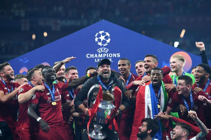 Liverpool şampiyon oldu Jürgen Klopp ve Salah gözyaşlarına hakim olamadı