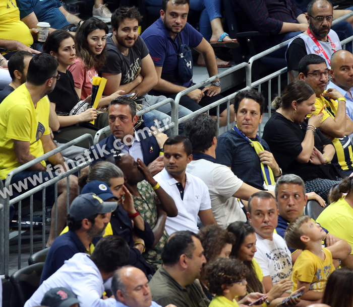 Fenerbahçe Beko - Anadolu Efes maçından ekrana yansımayanlar