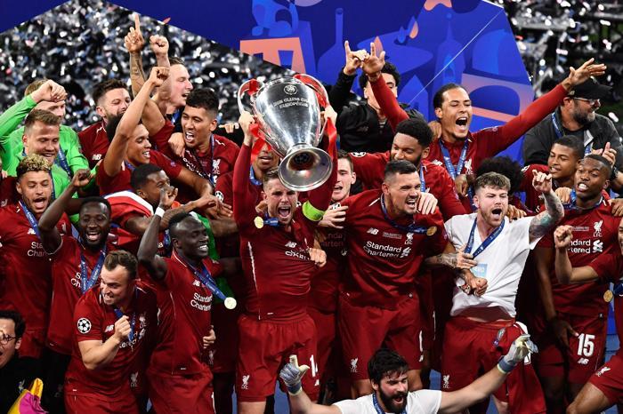 Liverpool şampiyon oldu Jürgen Klopp ve Salah gözyaşlarına hakim olamadı