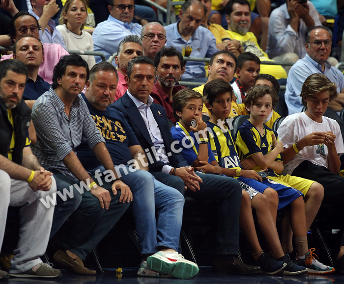 Fenerbahçe Beko - Anadolu Efes maçından ekrana yansımayanlar