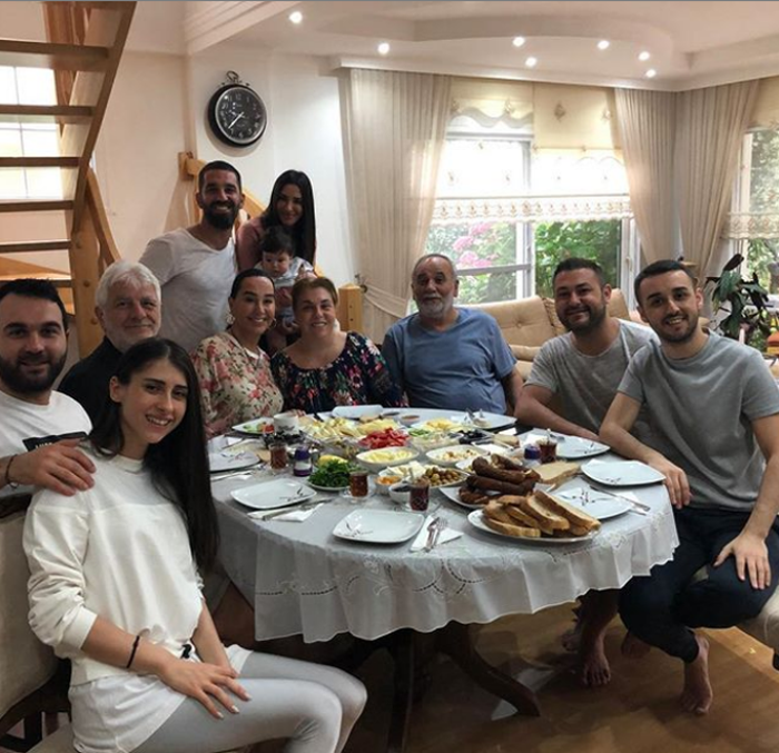 Arda Turan ve Aslıhan Doğan Turan ilk kez Hamza Ardanın fotoğrafını paylaştı