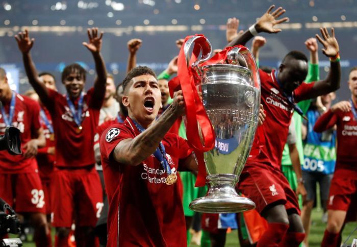 Liverpool şampiyon oldu Jürgen Klopp ve Salah gözyaşlarına hakim olamadı