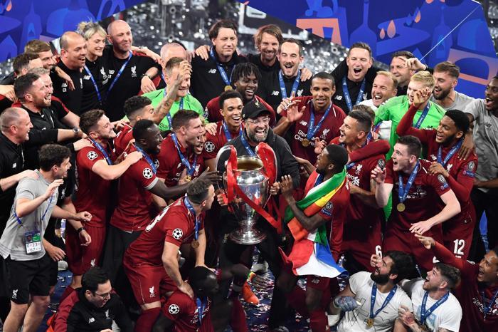 Liverpool şampiyon oldu Jürgen Klopp ve Salah gözyaşlarına hakim olamadı
