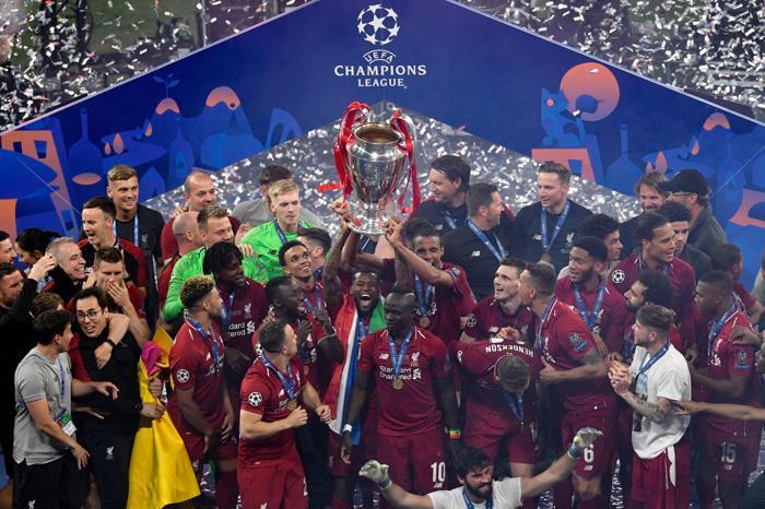 Liverpool şampiyon oldu Jürgen Klopp ve Salah gözyaşlarına hakim olamadı
