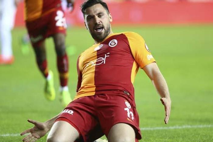 Galatasarayın genç futbolcusu Sinan Gümüş Genoaya transfer oldu