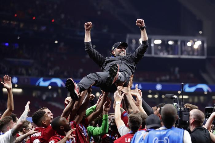 Liverpool şampiyon oldu Jürgen Klopp ve Salah gözyaşlarına hakim olamadı