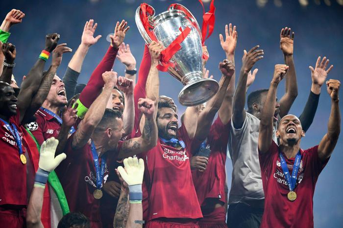 Liverpool şampiyon oldu Jürgen Klopp ve Salah gözyaşlarına hakim olamadı