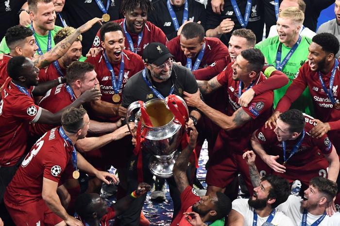 Liverpool şampiyon oldu Jürgen Klopp ve Salah gözyaşlarına hakim olamadı