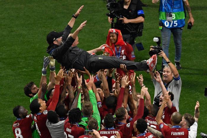 Liverpool şampiyon oldu Jürgen Klopp ve Salah gözyaşlarına hakim olamadı