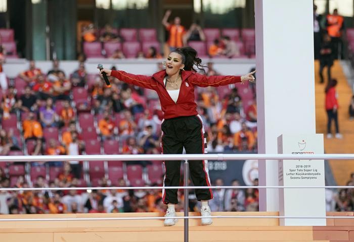 Fatih Terim ve futbolcuları ayakta alkışlandı Muhteşem geceden kareler