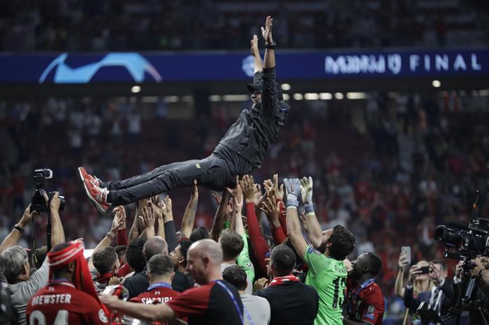 Liverpool şampiyon oldu Jürgen Klopp ve Salah gözyaşlarına hakim olamadı