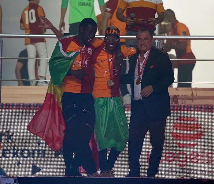Fatih Terim ve futbolcuları ayakta alkışlandı Muhteşem geceden kareler