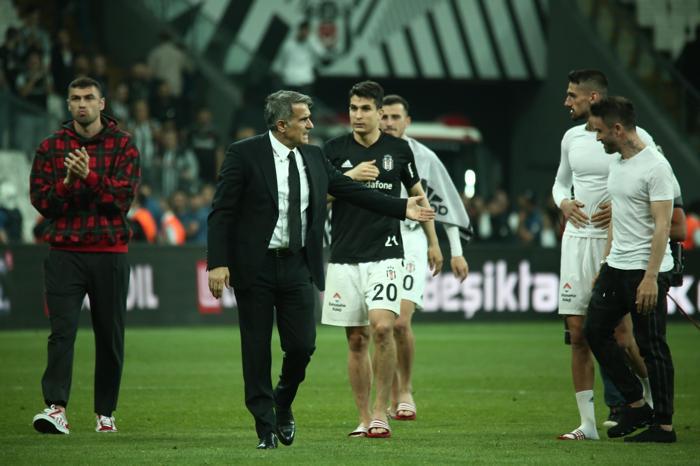 Vodafone Parkta Şenol Güneşten veda 3lüsü