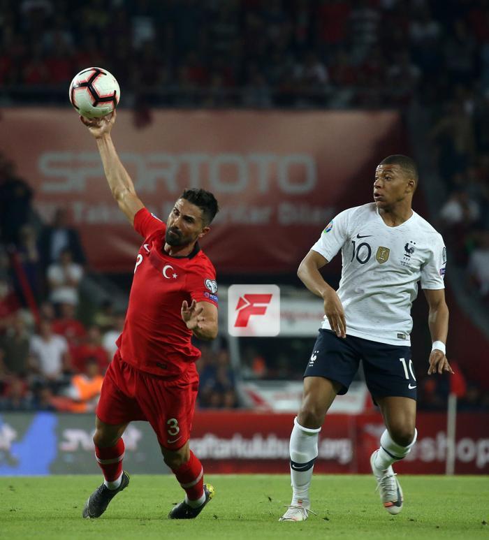 Fransa maçına damga vuran Hasan Ali sosyal medyayı salladı