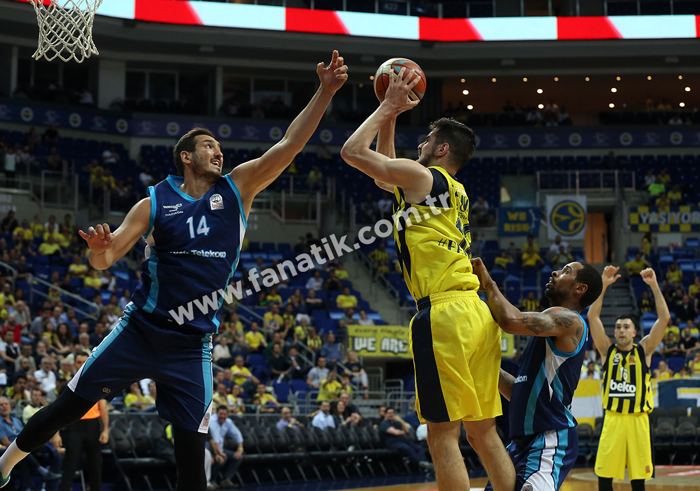 Fenerbahçe Beko - Türk Telekom maçında gerginlik