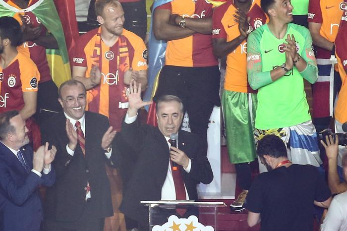 Fatih Terim ve futbolcuları ayakta alkışlandı Muhteşem geceden kareler