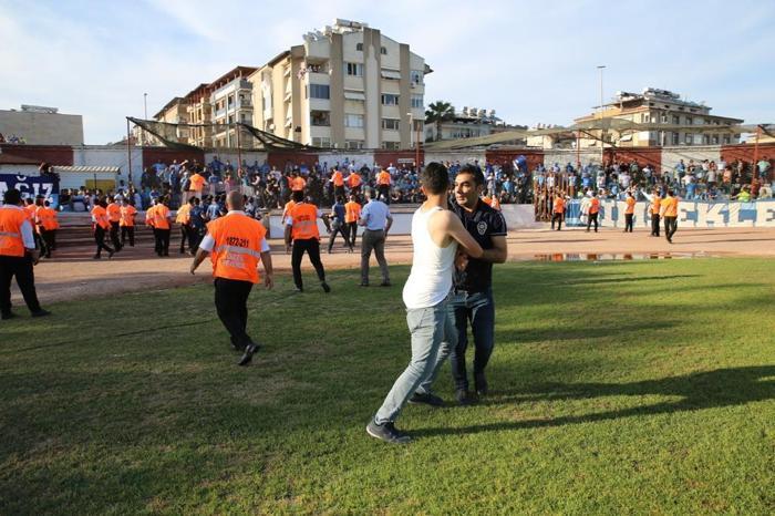 Hatayspor - Adana Demirspor maçında büyük gerilim