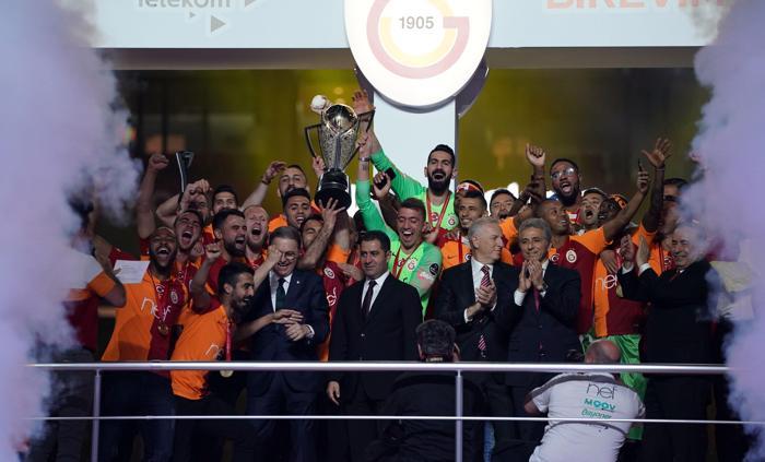 Fatih Terim ve futbolcuları ayakta alkışlandı Muhteşem geceden kareler