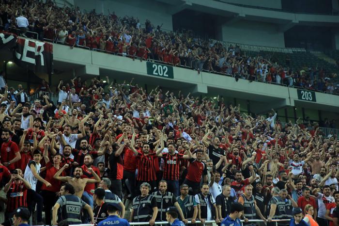 Sakaryaspor - Karagümrük maçında inanılmaz atmosfer