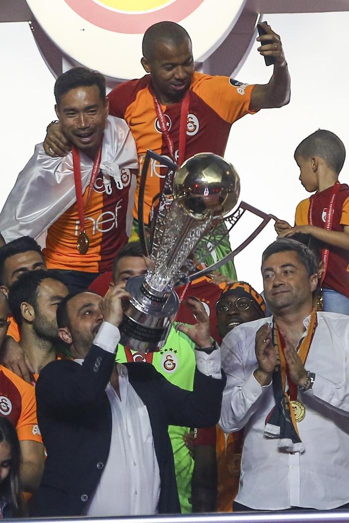 Fatih Terim ve futbolcuları ayakta alkışlandı Muhteşem geceden kareler