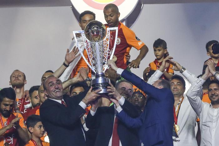 Fatih Terim ve futbolcuları ayakta alkışlandı Muhteşem geceden kareler
