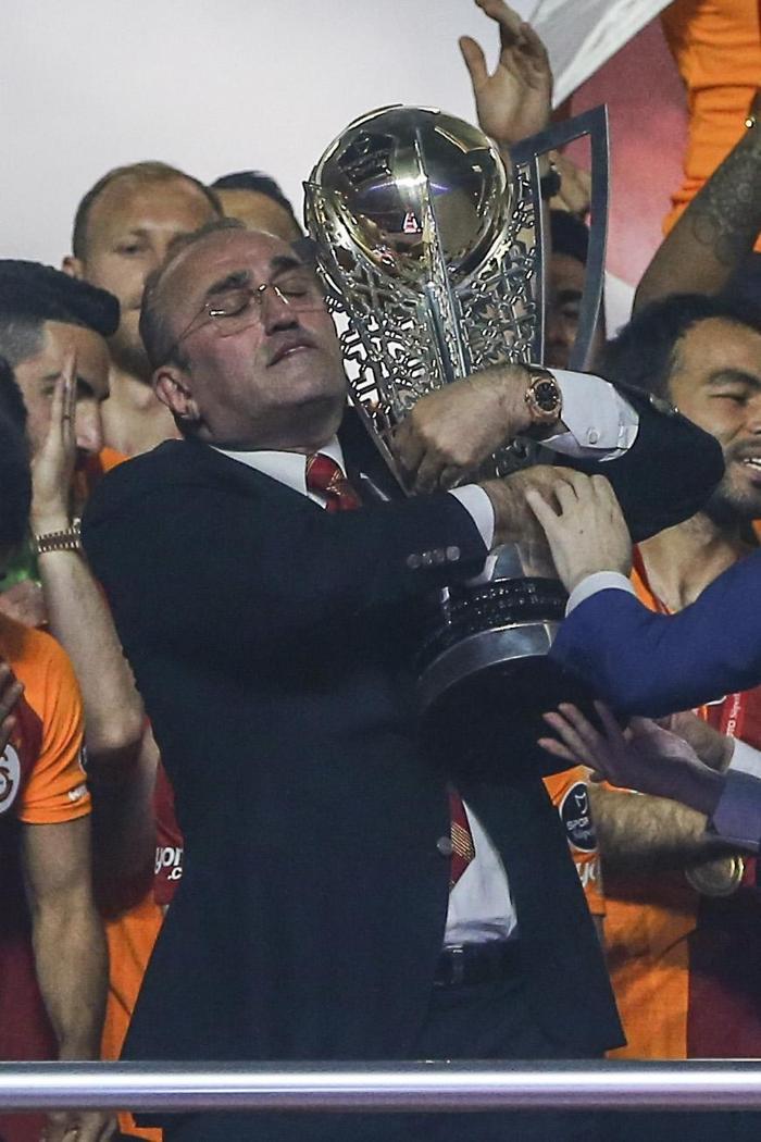 Fatih Terim ve futbolcuları ayakta alkışlandı Muhteşem geceden kareler