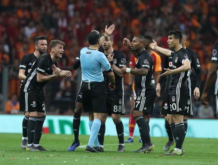 Galatasaray - Beşiktaş maçı sonrası tünelin ucunda kavga