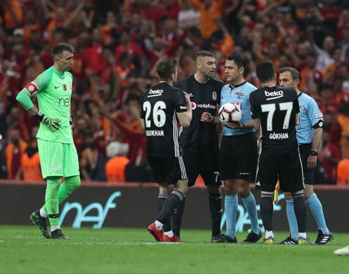 Galatasaray - Beşiktaş maçı sonrası tünelin ucunda kavga