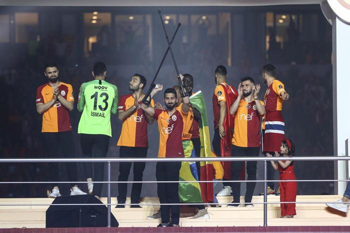 Fatih Terim ve futbolcuları ayakta alkışlandı Muhteşem geceden kareler