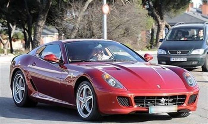 Cristiano Ronaldo çıldırmış olmalı; İşte otomobil koleksiyonu